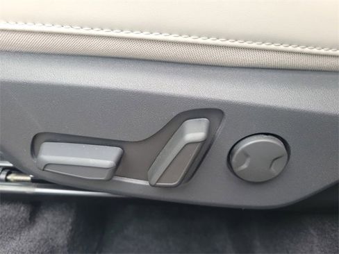 New 2025 Kia Niro EX Touring image 20