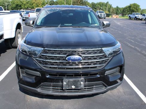 Used 2021 Ford Explorer XLT AWD/4WD image 2