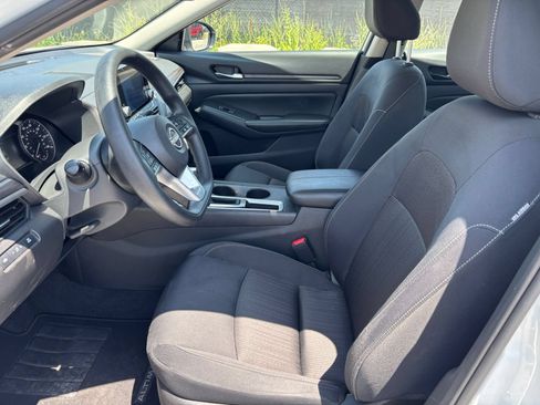 Used 2025 Nissan Altima 2.5 SV FWD image 27