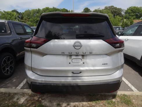 Used 2025 Nissan Rogue SV AWD/4WD image 6