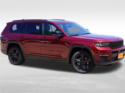 Certified 2025 Jeep Grand Cherokee L Limited w/ Luxury Tech Group II AWD/4WD image 2