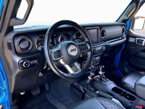Used 2022 Jeep Wrangler Unlimited Sahara AWD/4WD image 16