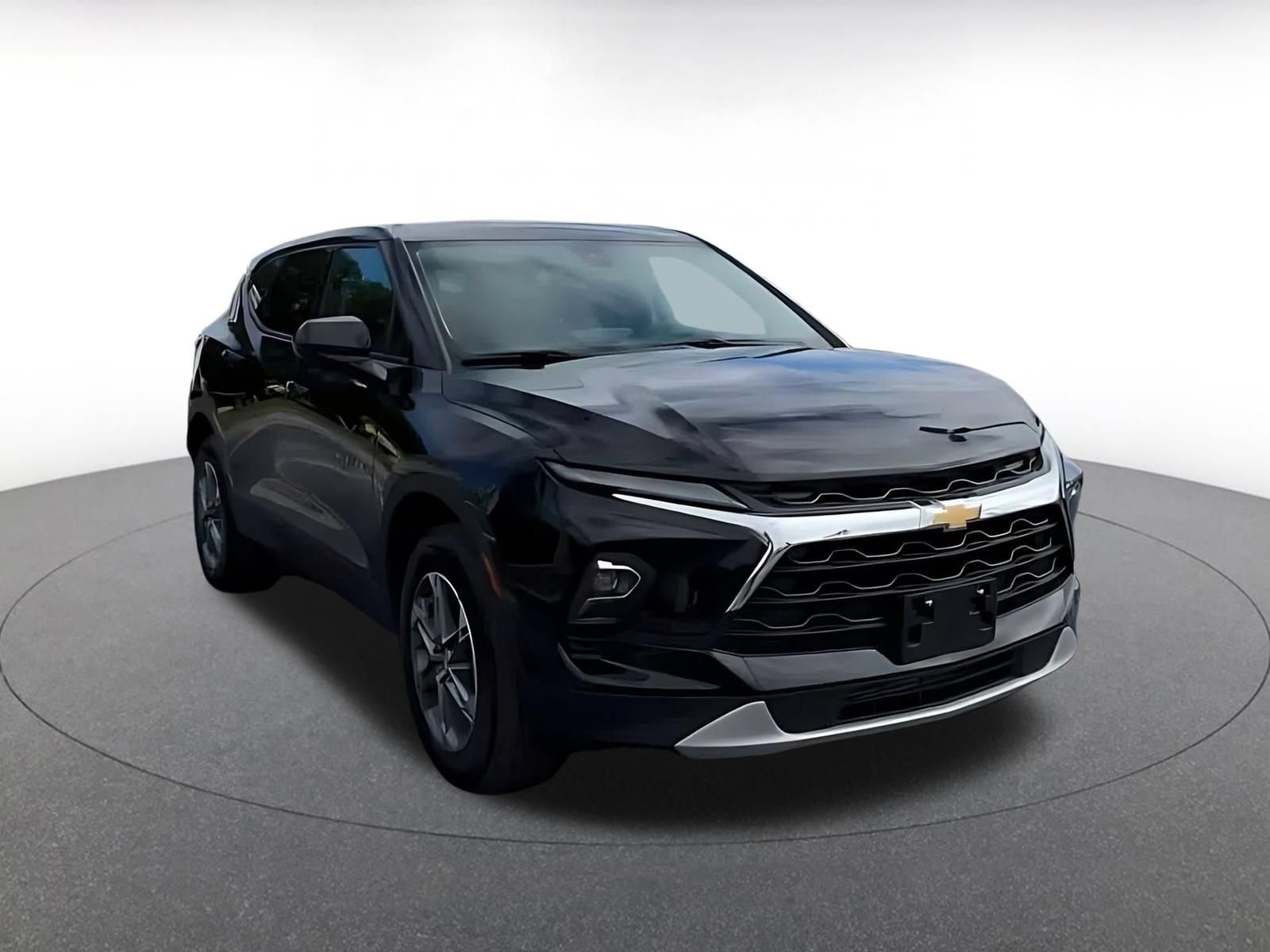 Used 2025 Chevrolet Blazer LT FWD image 3