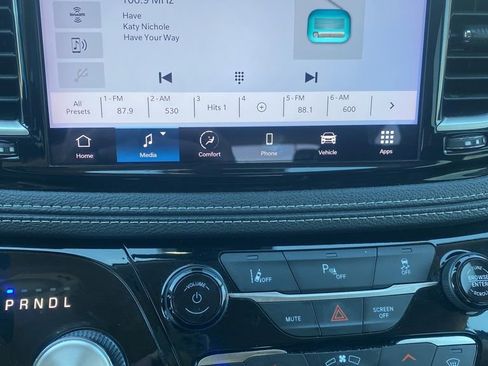 Used 2023 Chrysler Pacifica Touring-L image 31