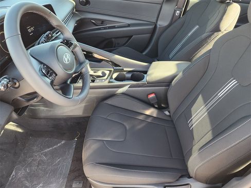 New 2025 Hyundai Elantra SEL image 14