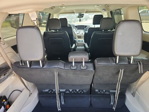 Used 2022 Chrysler Pacifica Touring-L FWD image 25