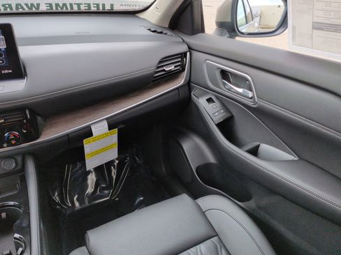 New 2026 Nissan Rogue Platinum image 19