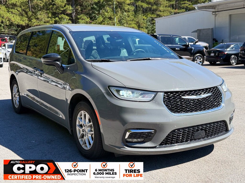 Used 2025 Chrysler Pacifica Select FWD image 1