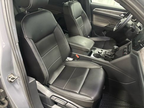 Used 2023 Volkswagen Atlas SE w/ Technology Package w/ Black Wheel Package image 35