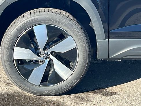 New 2026 Volkswagen Taos S image 9