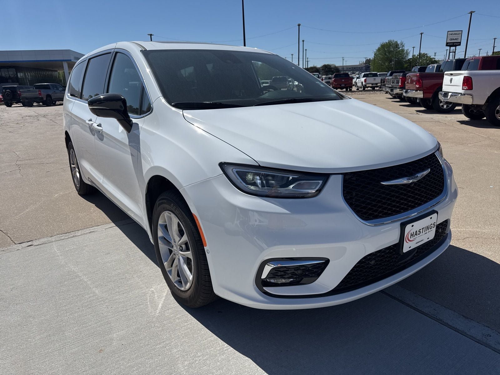 New 2026 Chrysler Pacifica Select AWD/4WD image 9