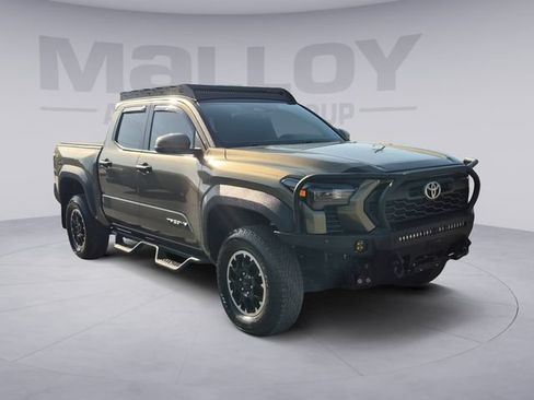 Used 2025 Toyota Tacoma TRD Off-Road w/ TRD Off Road Upgrade Package AWD/4WD image 7