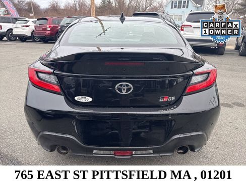 Used 2023 Toyota GR86 Premium w/ ALL Weather Mat Package (TMS) RWD image 7