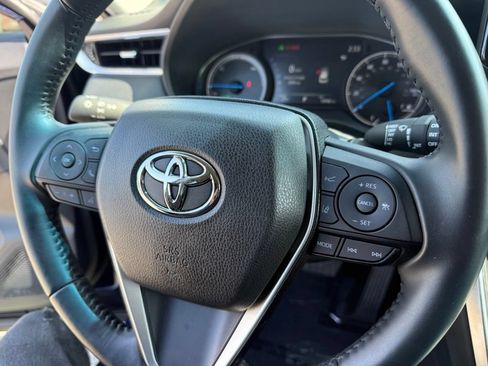 Used 2024 Toyota Venza LE AWD/4WD image 25