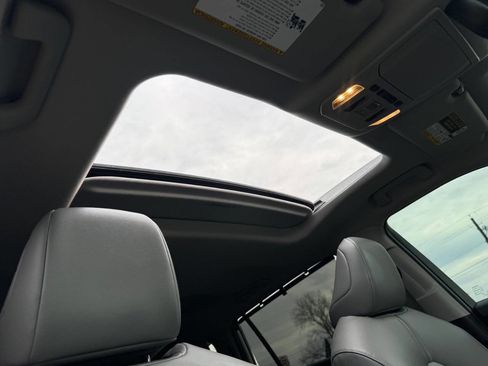 Used 2020 Toyota Highlander XLE image 17