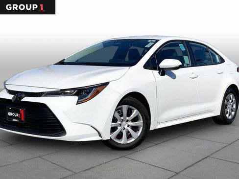Certified 2025 Toyota Corolla LE FWD image 1