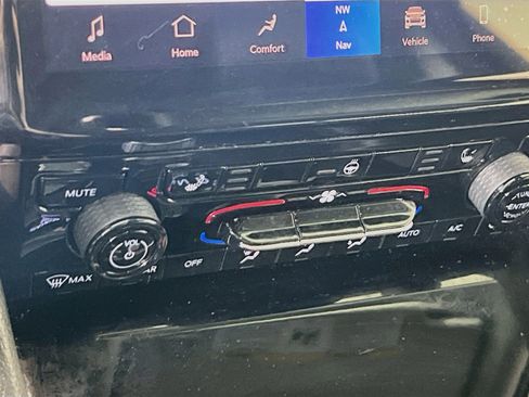 Used 2023 Jeep Grand Cherokee Limited image 20