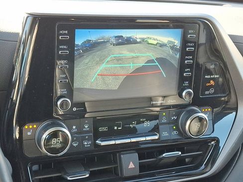 Used 2022 Toyota Highlander XLE image 29