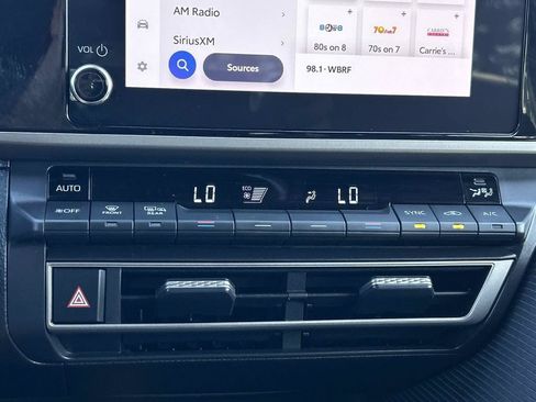 Used 2025 Toyota Camry SE w/ Convenience Package FWD image 38