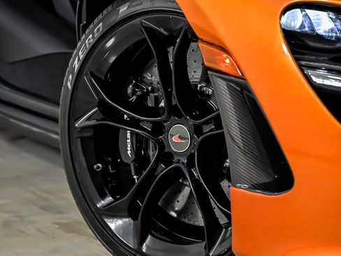 Used 2018 McLaren 720S Performance RWD image 4