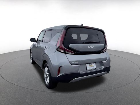Used 2025 Kia Soul LX w/ LX Technology Package FWD image 11