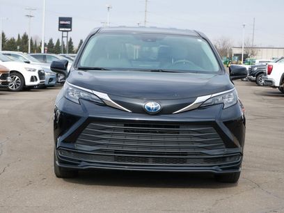 Used 2025 Toyota Sienna LE