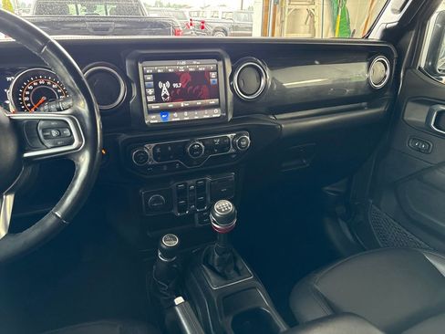 Used 2022 Jeep Wrangler Unlimited Sahara AWD/4WD image 22