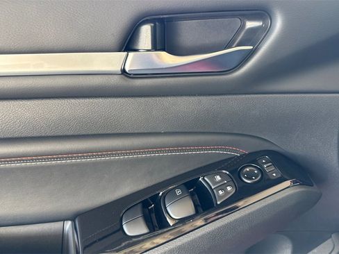 Certified 2023 Nissan Altima 2.0 SR image 12