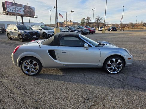 Used 2001 Toyota MR2 image 12