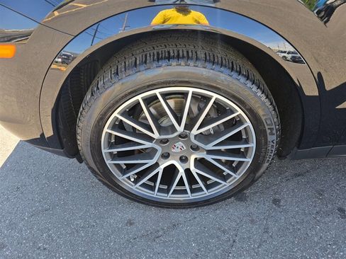 Used 2020 Porsche Cayenne AWD/4WD image 26
