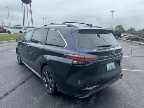 Used 2023 Toyota Sienna XSE w/ XSE Plus Package FWD image 4