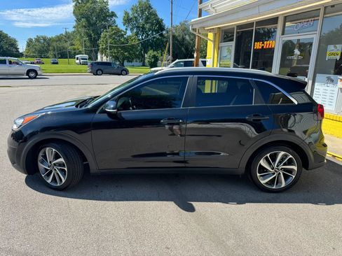 Used 2019 Kia Niro Touring FWD image 3