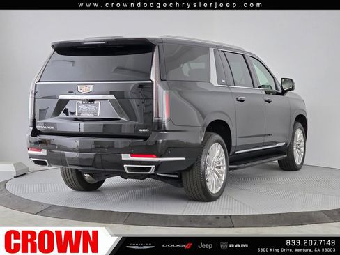 Used 2025 Cadillac Escalade ESV Premium Luxury image 7