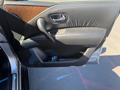 Used 2016 INFINITI QX80 4WD w/ Driver's Assistance Package image 28