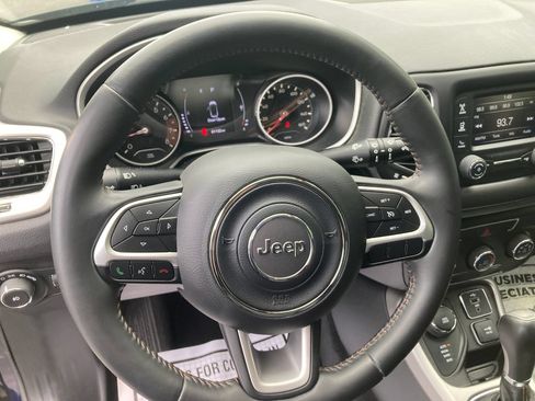 Used 2018 Jeep Compass Latitude AWD/4WD image 18