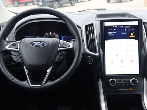 Used 2024 Ford Edge SEL w/ Sport Appearance Package image 13