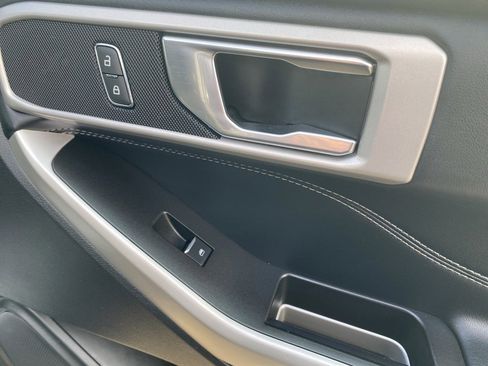 Used 2022 Ford Explorer XLT w/ Equipment Group 202A image 13