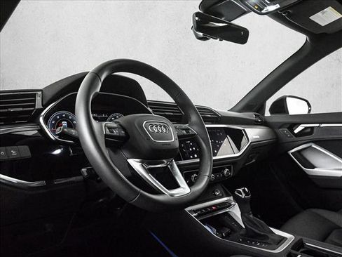 Certified 2025 Audi Q3 2.0T Premium Plus w/ Premium Plus Package image 10