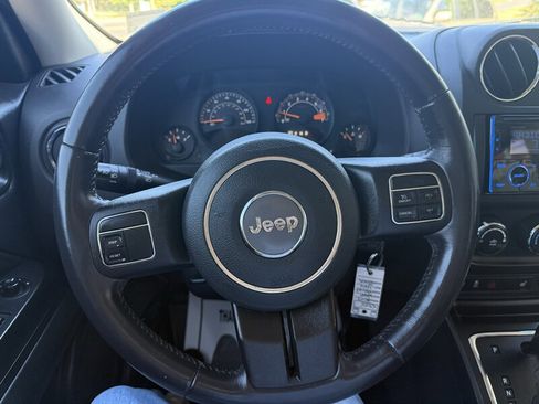 Used 2017 Jeep Patriot Latitude AWD/4WD image 18
