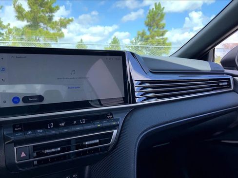 Used 2025 Toyota Camry SE FWD image 35
