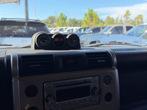 Used 2011 Toyota FJ Cruiser 4WD w/ Upgrade Pkg image 17