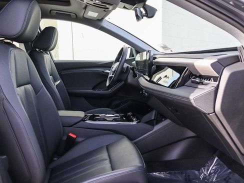 Used 2025 Audi Q6 e-tron Premium w/ Convenience Package image 21