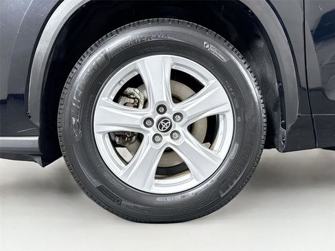 Certified 2023 Toyota Highlander L image 12