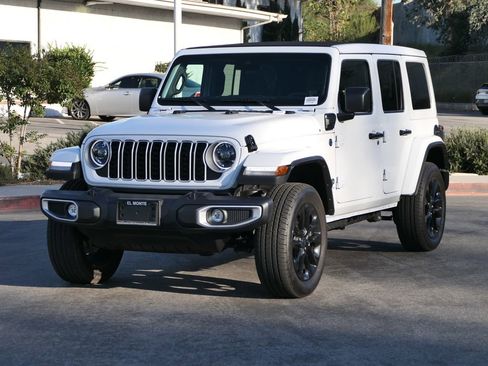 Used 2025 Jeep Wrangler Unlimited Sahara image 8