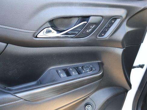 Used 2021 GMC Acadia SLT w/ Premium Package image 25