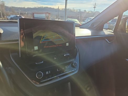 Used 2023 Toyota Corolla Cross XLE image 27