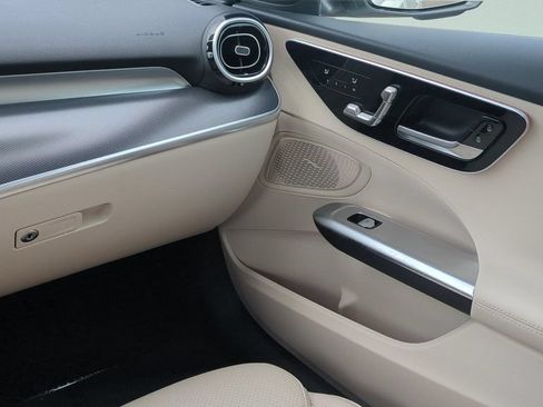 Used 2025 Mercedes-Benz C 300 Sedan image 15