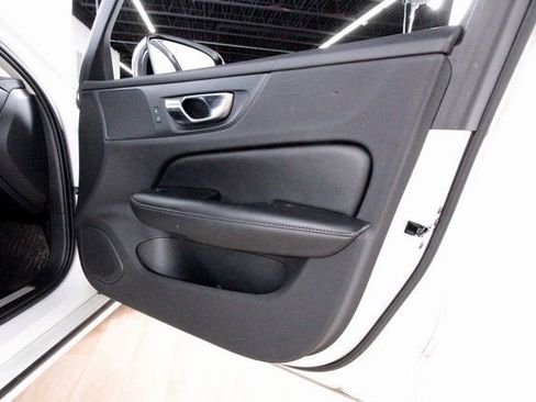 Used 2021 Volvo S60 T5 Momentum w/ Premium Package image 22