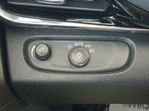 Used 2025 Buick Envista Sport Touring w/ Convenience I Package FWD image 20