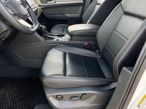 Used 2023 Volkswagen Atlas Cross Sport SE image 13